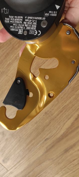 Petzl ID S nie używany - z rysami i zadrapaniami obudowy-nowy model/1/