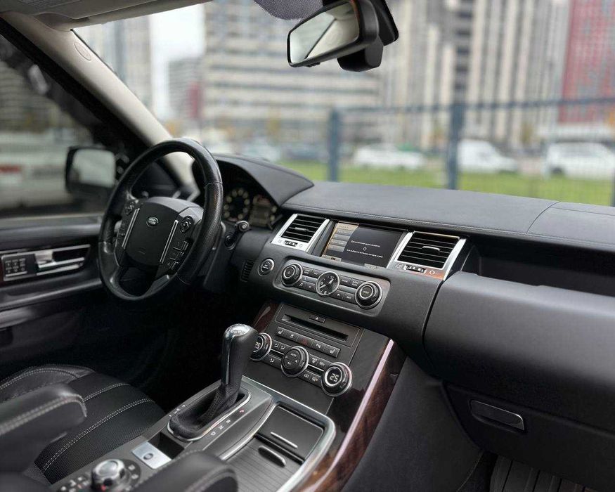 Land Rover Range Rover Sport

  Land Rover Range Rover Sport