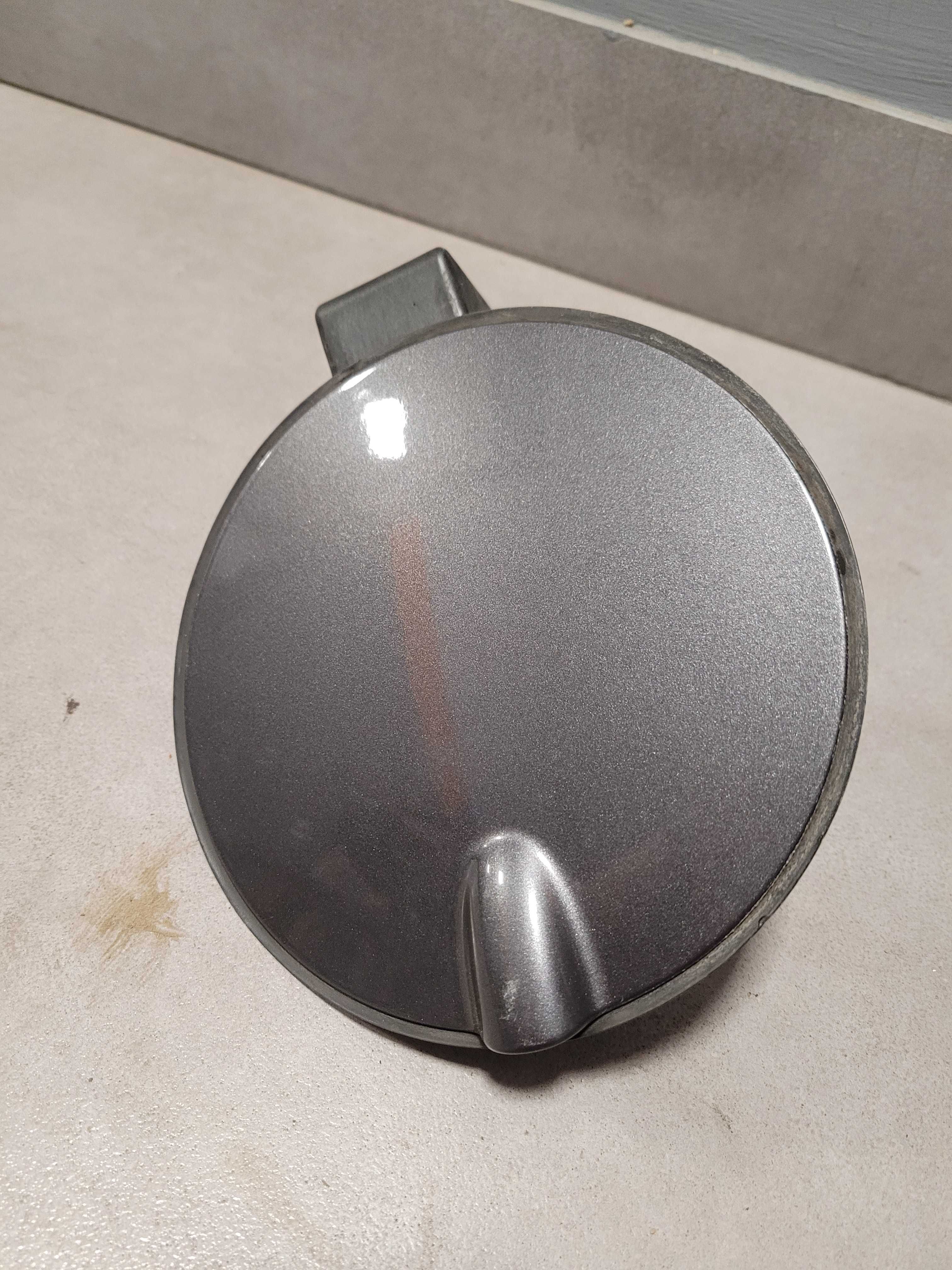 Klapka wlewu paliwa Opel Corsa D Z177 13.183.307