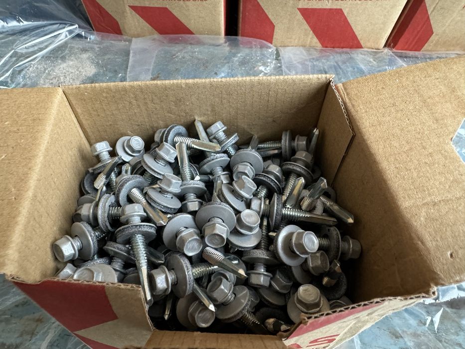 Самонаріз з підсиленим буром та ЕРМ шайбою для кріплення в метал