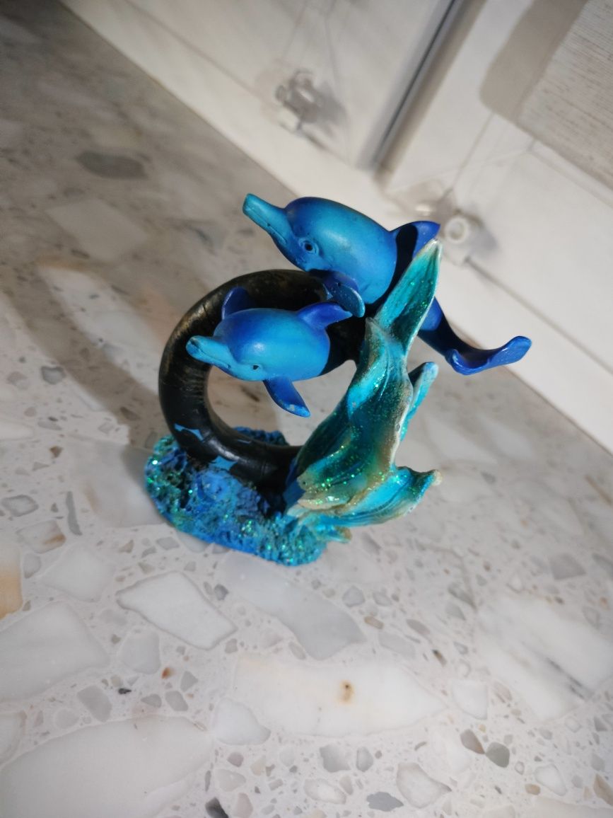 Figurka z Delfinami