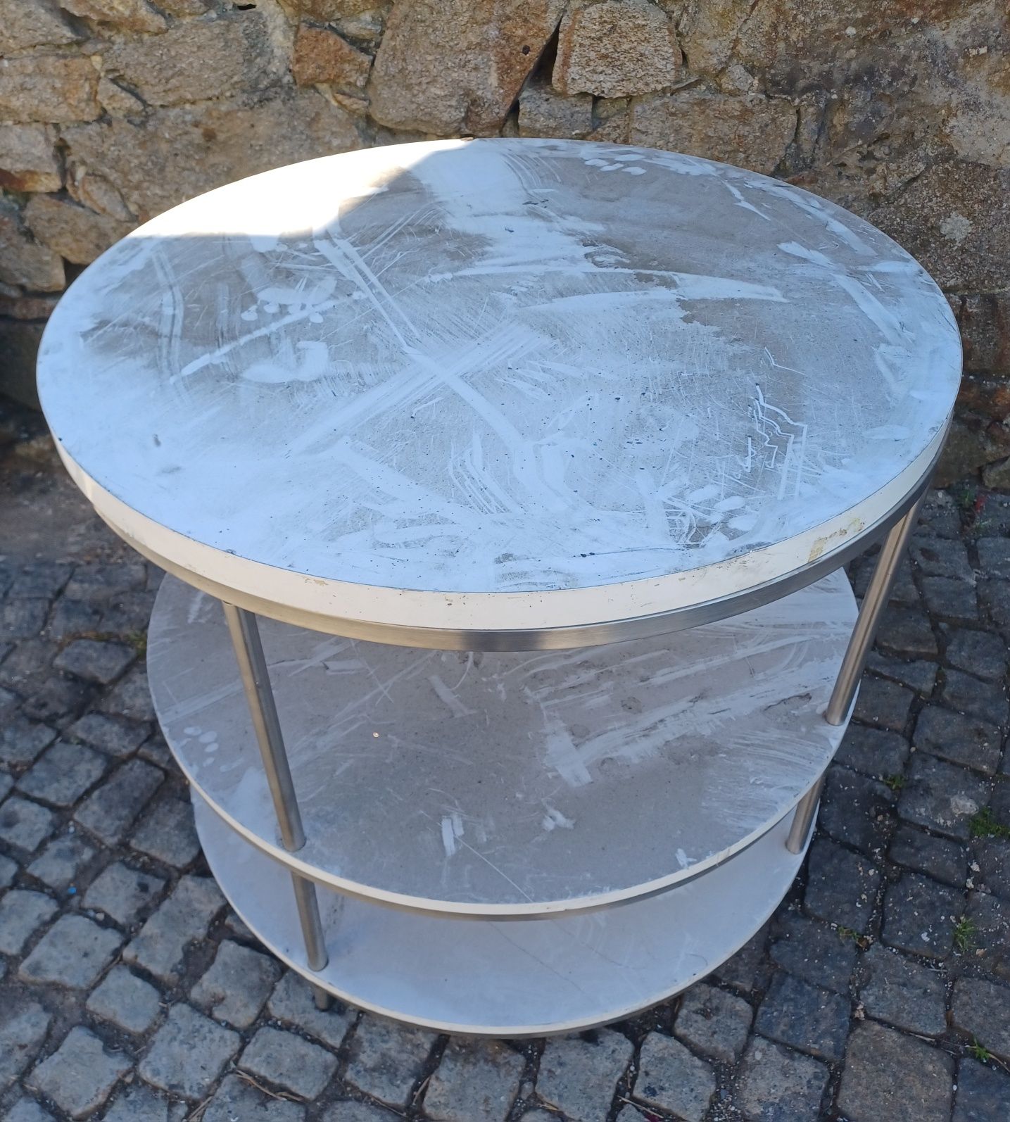 Mesa redonda em mdf e aço inox