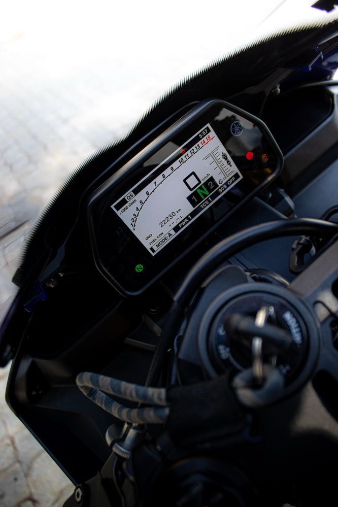 YAMAHA YZF-R1 nacional