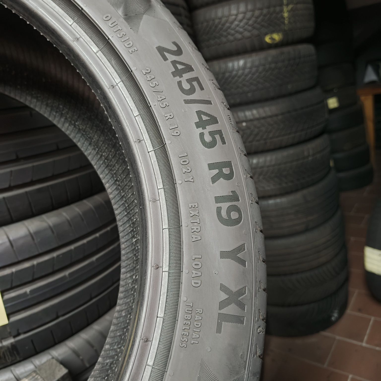 245/45/19 XL Sprzedam parę opon letnich Continental