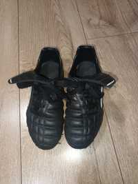 Buty piłkarskie korki z metalowymi kolcami roz. 31