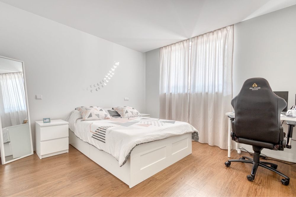 Apartamento R/E com terraco 68m2 e garage de 70m2