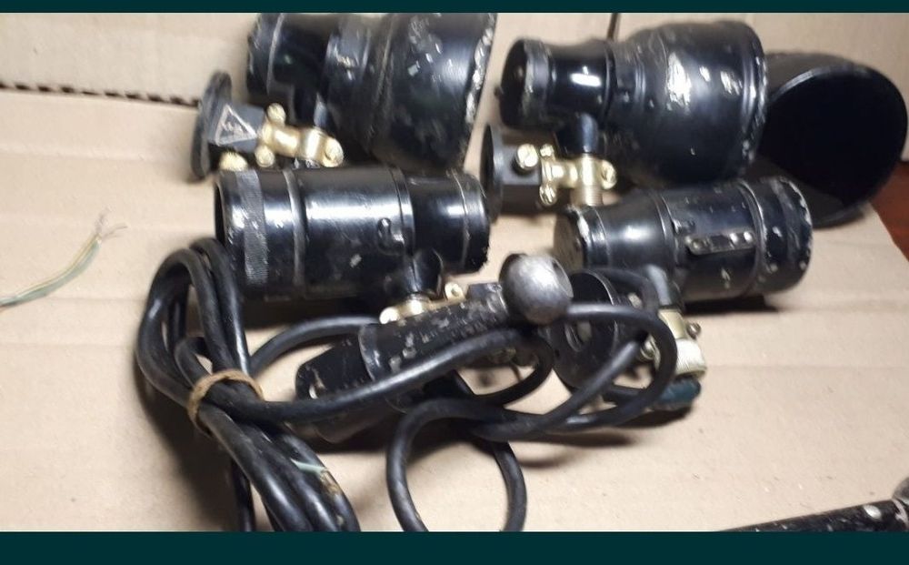 Фонарики 12v
Состояние на фото
Смотрите фото, все на фото.
Цена за шту