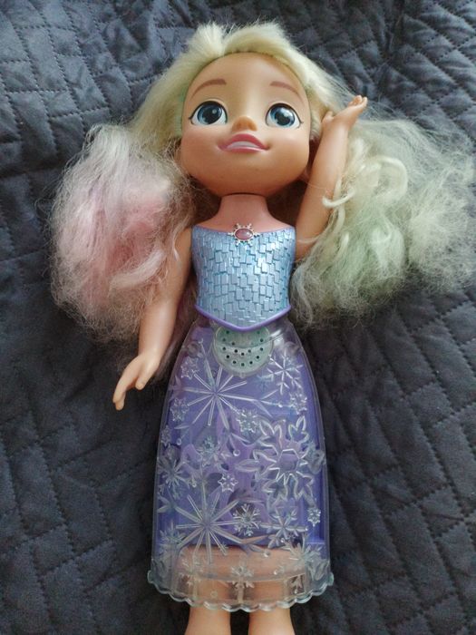 Świecąca lalka Elza