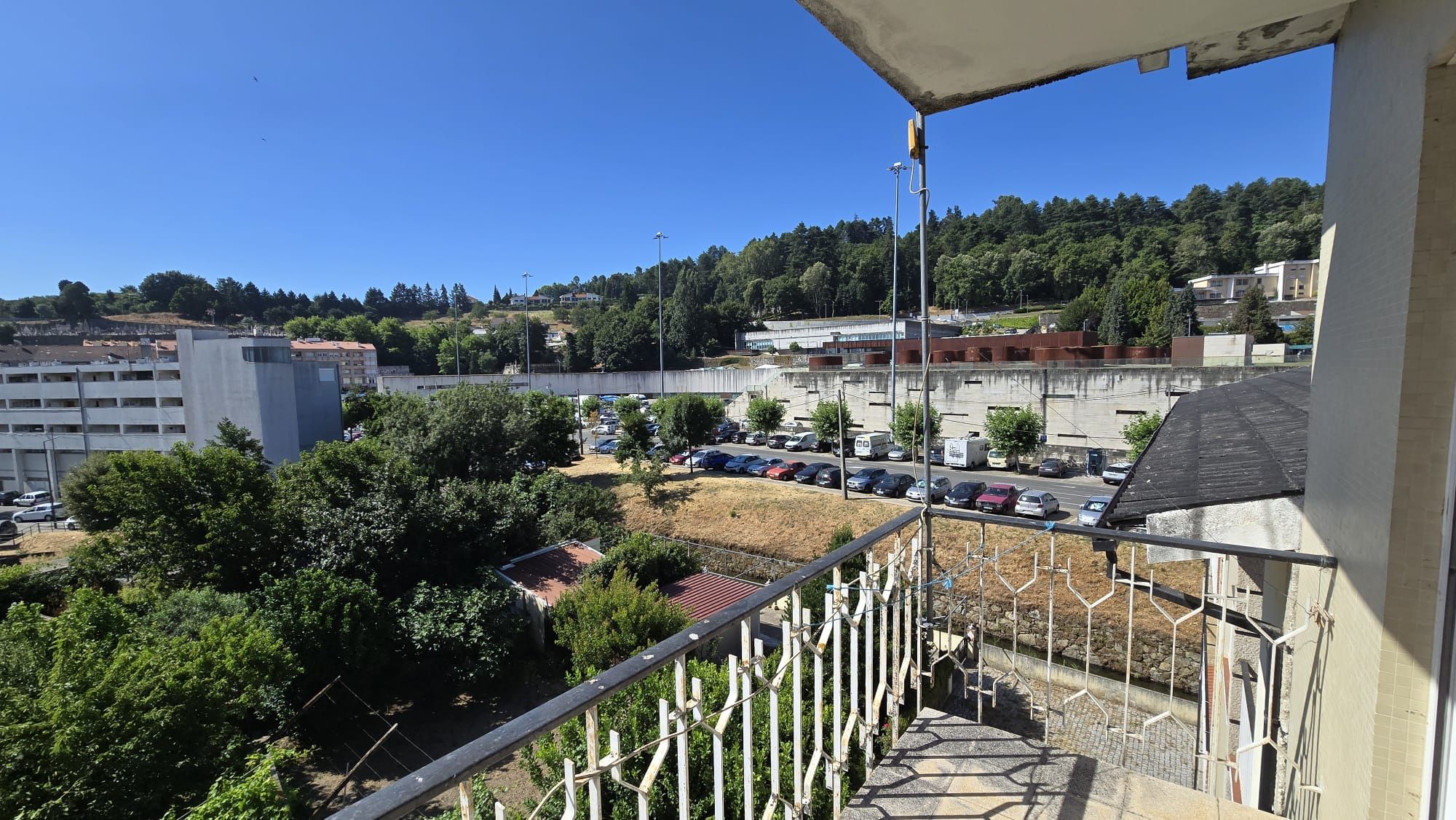 Apartamento t 4 no centro da cidade de Lamego para venda para venda .