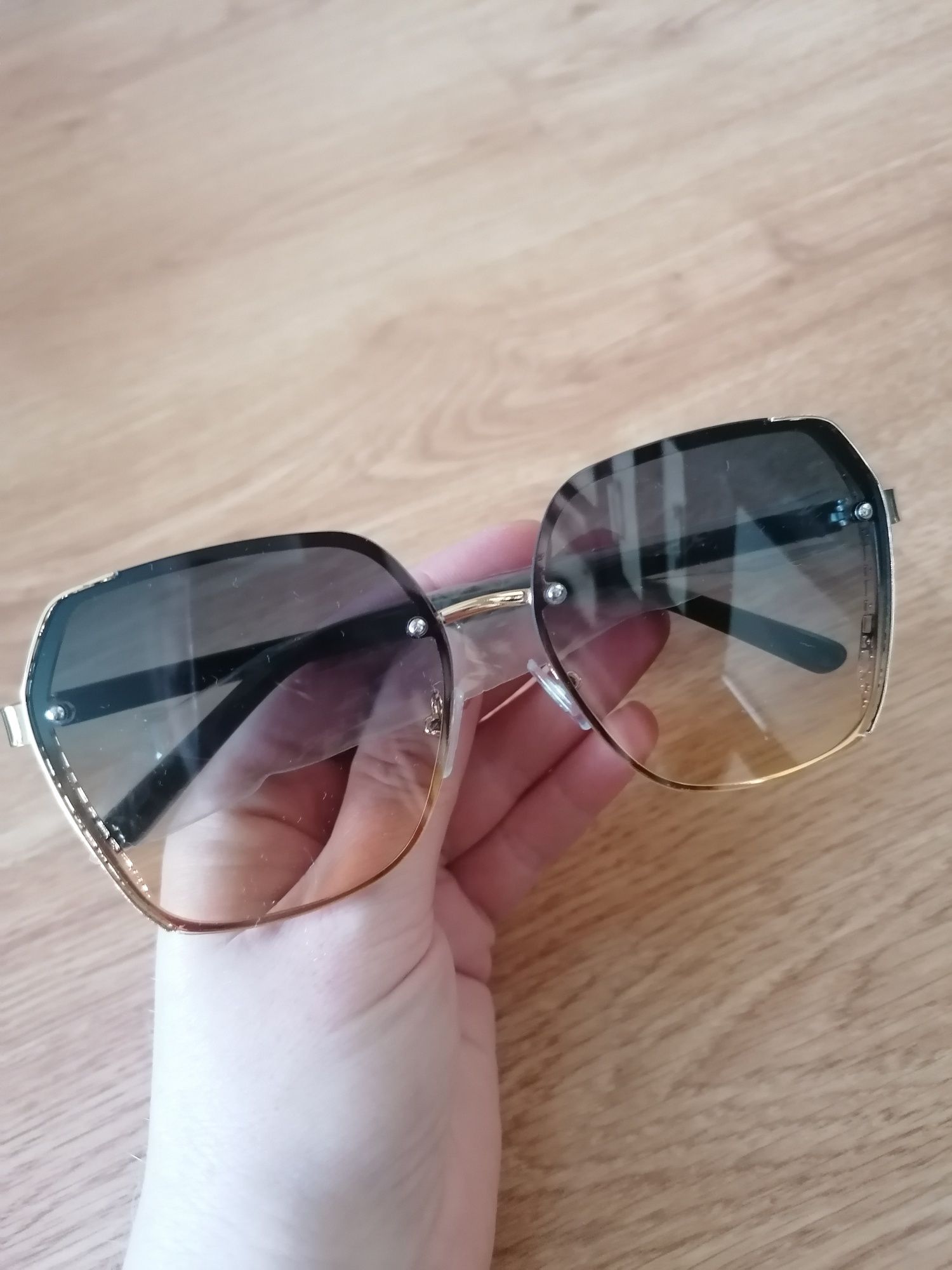 Piękne okulary przeciwsłoneczne damskie gradientowe retro
