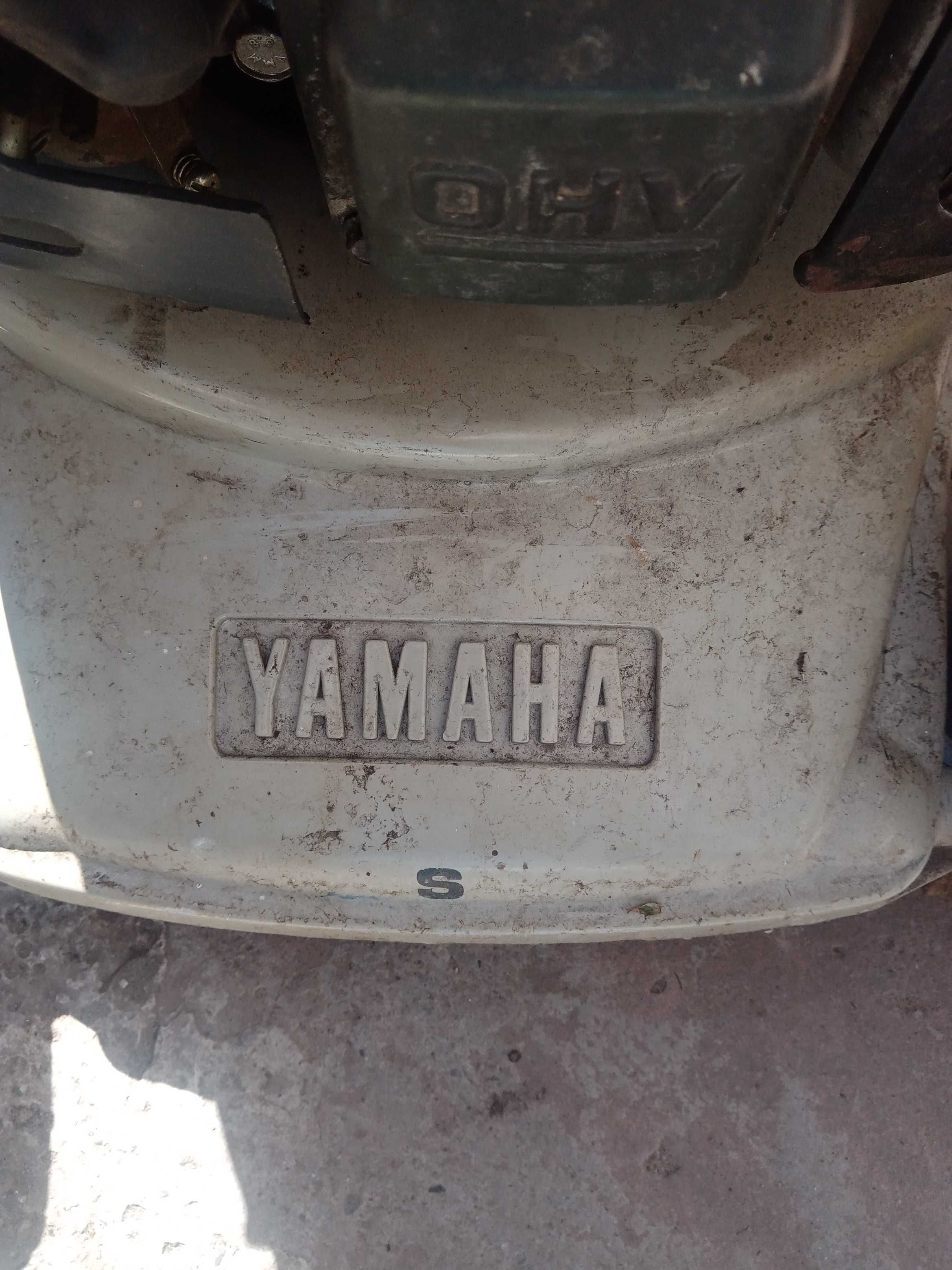 Бензинова, самохідна газонокосарка Yamaha.