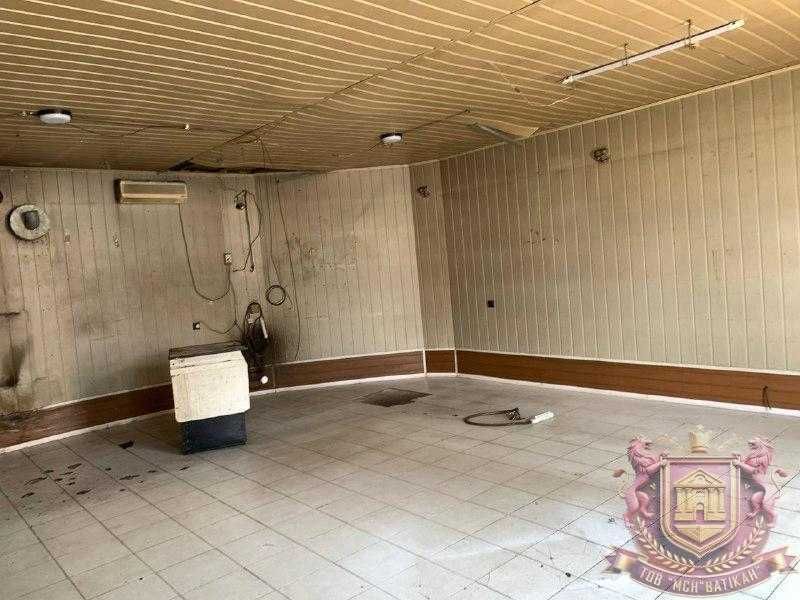 Окреме приміщення 61 м² з великим фасадом на червоній лінії