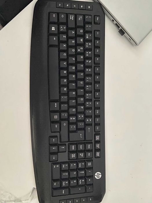 Computador + monitor + rato e teclado