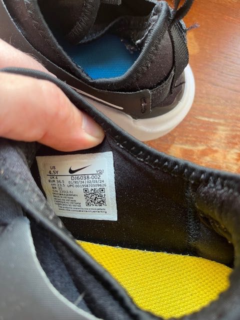 Adidas Nike uniseks , WF, kapcie szkolne.