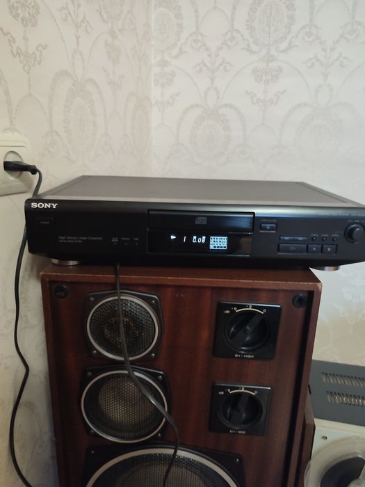 СД програвач SONY CDP-XE200  відмінний стан