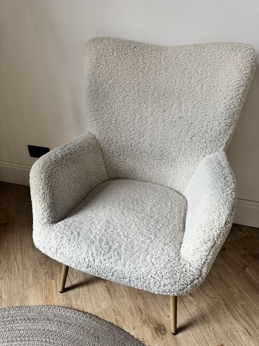 Fotele boucle białe