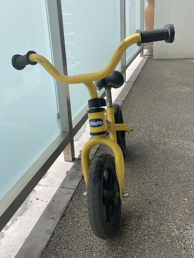 Bicicleta de equilibrio - criança