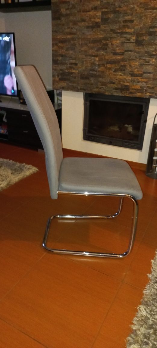 Vendo conjunto de 4 cadeiras