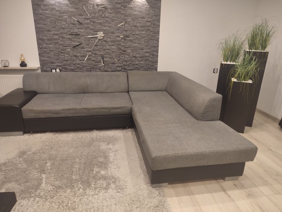 Duży narożnik z funkcją spania