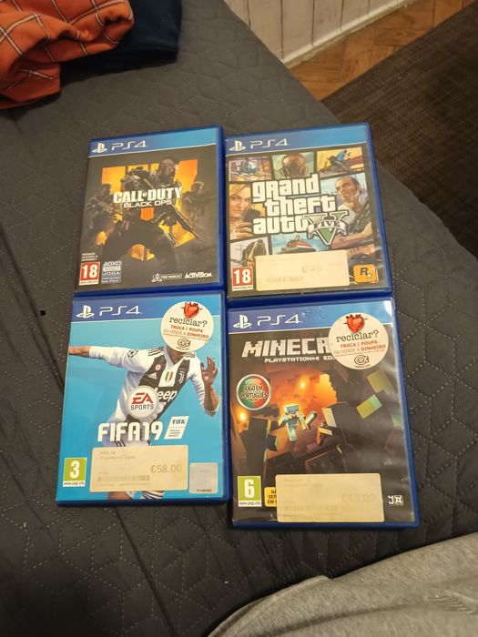 PlayStation 4 com jogos e extras