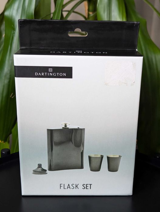 Zestaw piersiówka i kieliszki Dartington Flask Set Idealny na prezent