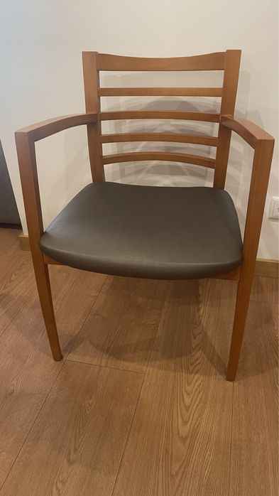 Mesa de jantar com seis cadeiras