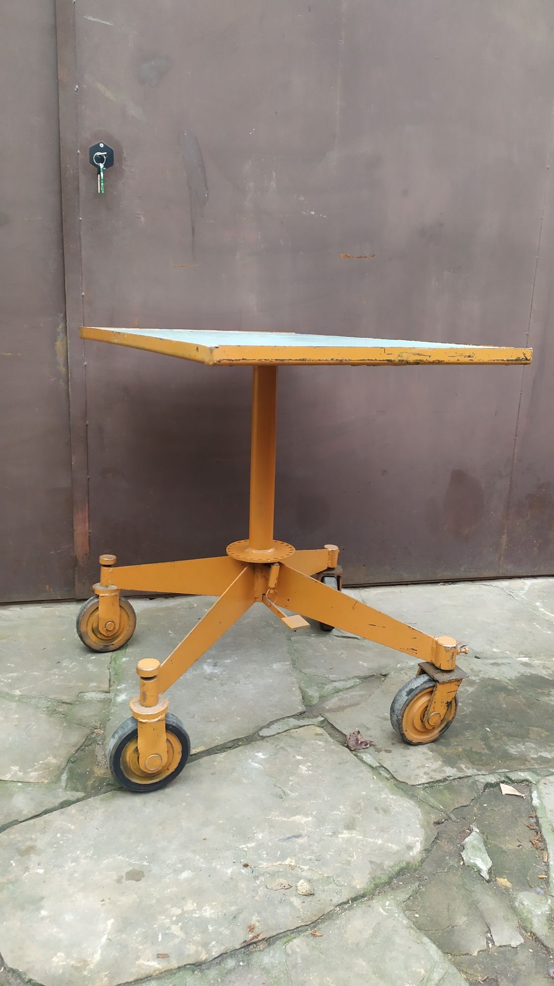 Поворотный столик на колесах СССР Loft Vintage дизайн