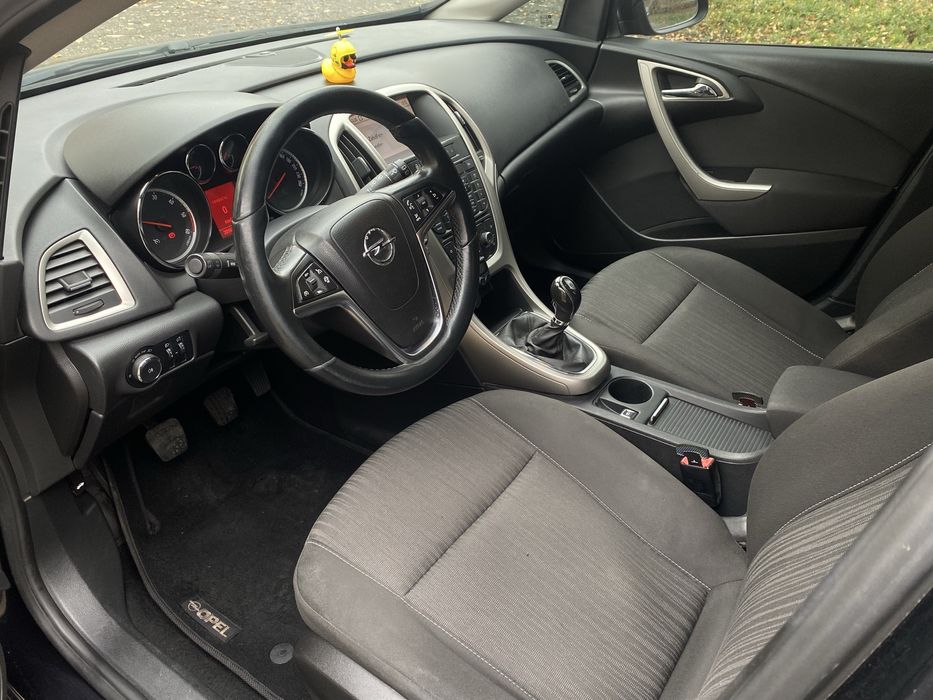 Продаю Opel Astra J 2011 рік