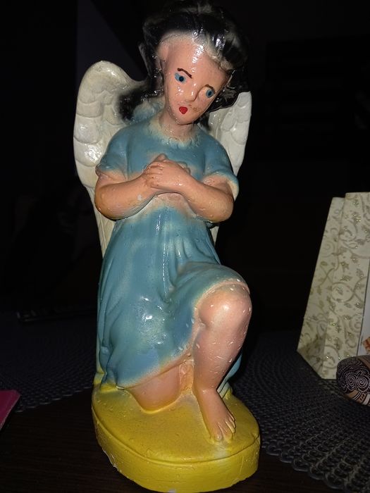 Figura z gipsu. Anioł