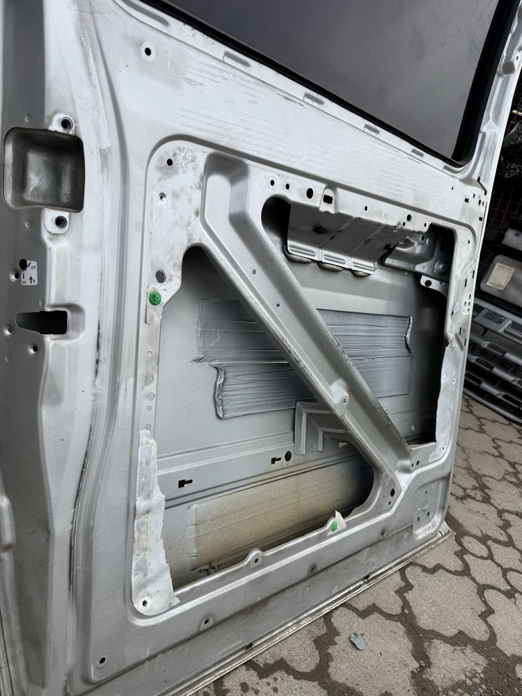 Бокова дверка Віто Віано 639 виїзна Vito Viano W639 з стіклом ліва
