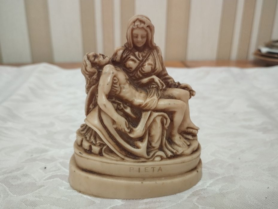 Статуетки алебастр,скульптури