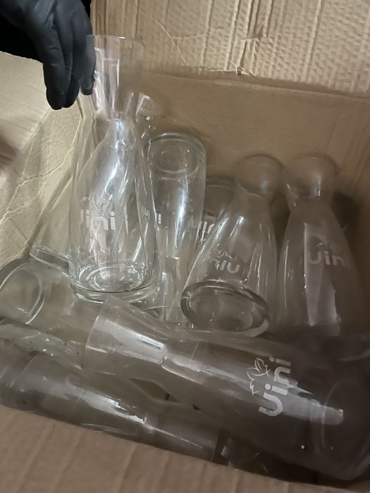 Recheio de loiça e copos