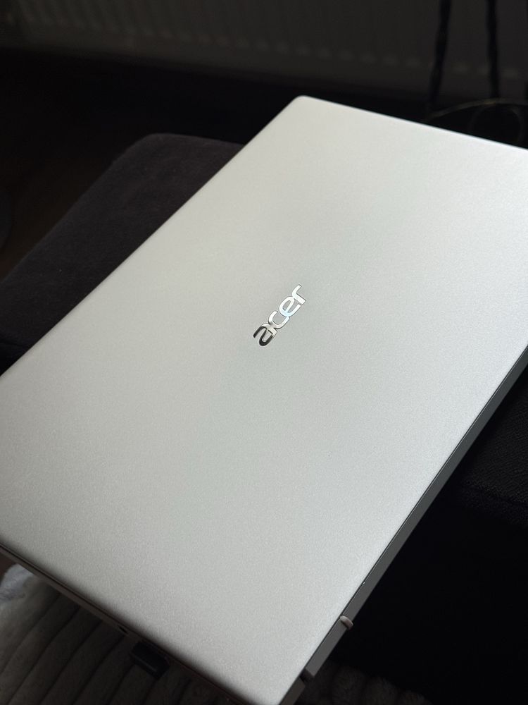 Ноутбук Acer Swift 1 (модель SF114-34-P06V)