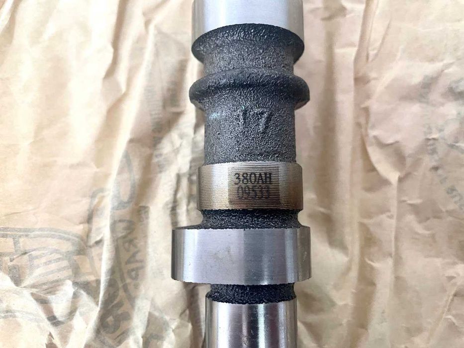 Розподільний вал впускний/випускн правий Jeep Dodge Chrysler 3,6 Mopar