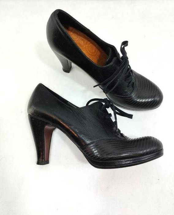 Chie mihara шкіряні ботильйони туфлі черевики чорні полоска на шнурках