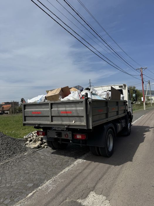 Вивіз сміття з вантажниками