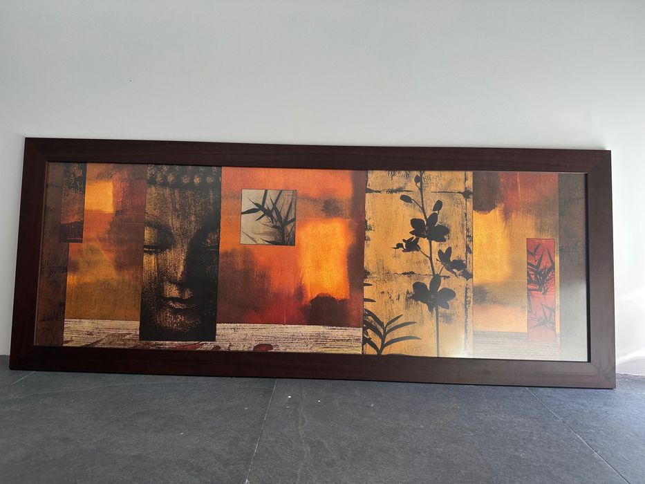 Quadro com caixilharia em madeira
