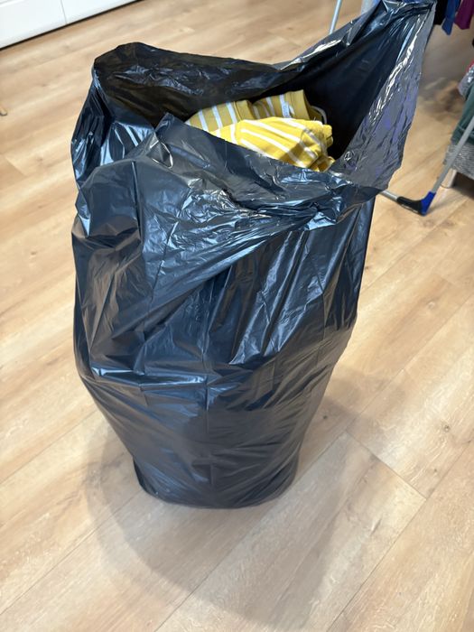 Paka ubran damskich  63 szt