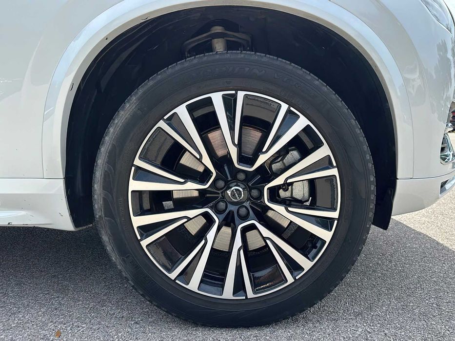 Volvo XC90 T8      2023