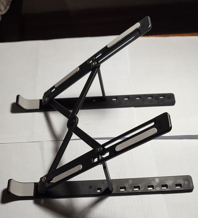 Продаю УДОБНУЮ, ЛЁГКУЮ,  НОВУЮ подставку под планшет, ноутбук 8-13"