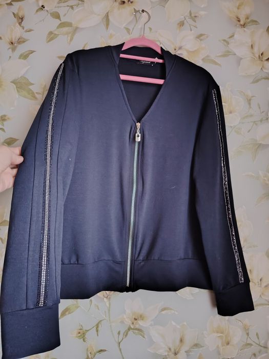 Кофта трикотажная на змейке с лампасами стразы 50-52 р