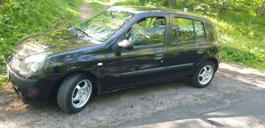 Renault Clio 1.2 rok 2004 klima