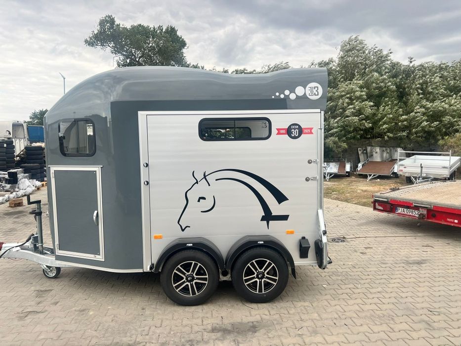 Wypożyczę przyczepę do przewozu koni