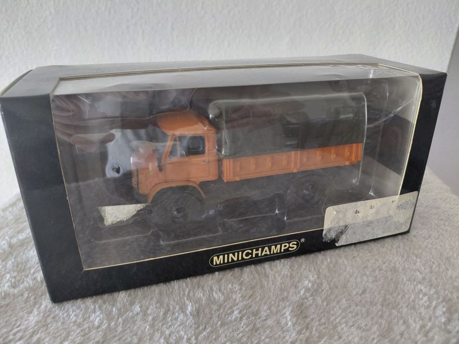 Mercedes-Benz Unimog 404 - 1/43 Minichamps