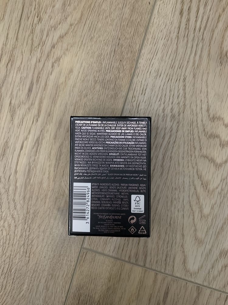 Pudełko po perfumach Black Opium Yves Saint Laurent