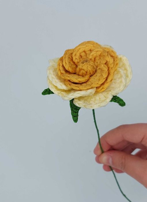 Flor em crochet feito à mão