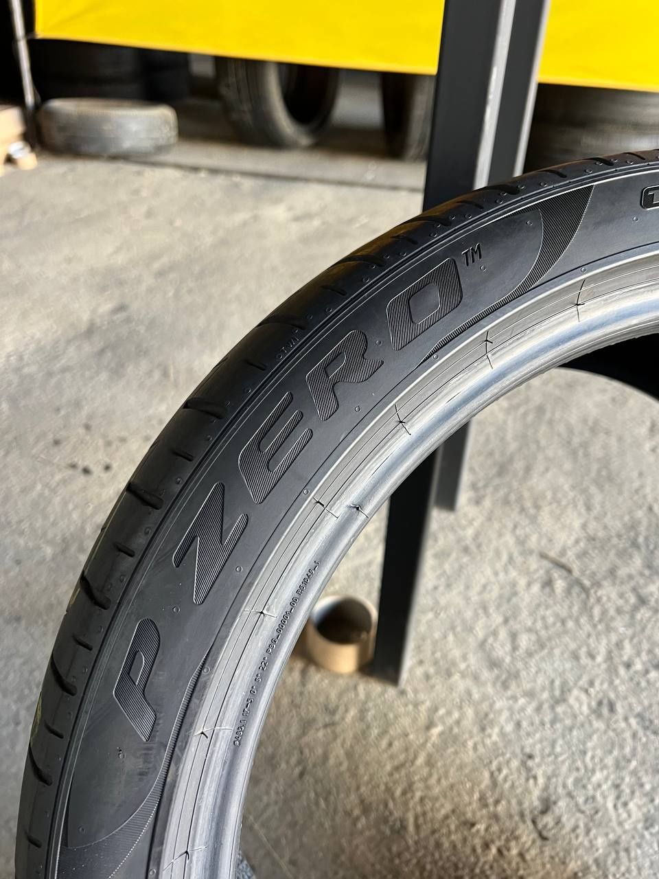 Шини 235/40 r19 Pirelli Pzero 2021р (141)