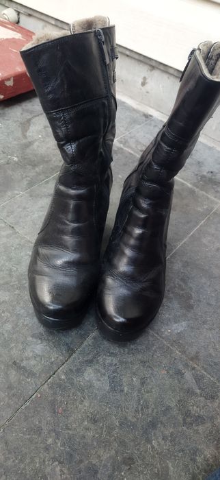 Продам жіночі зимові ботінки в чудовому стані