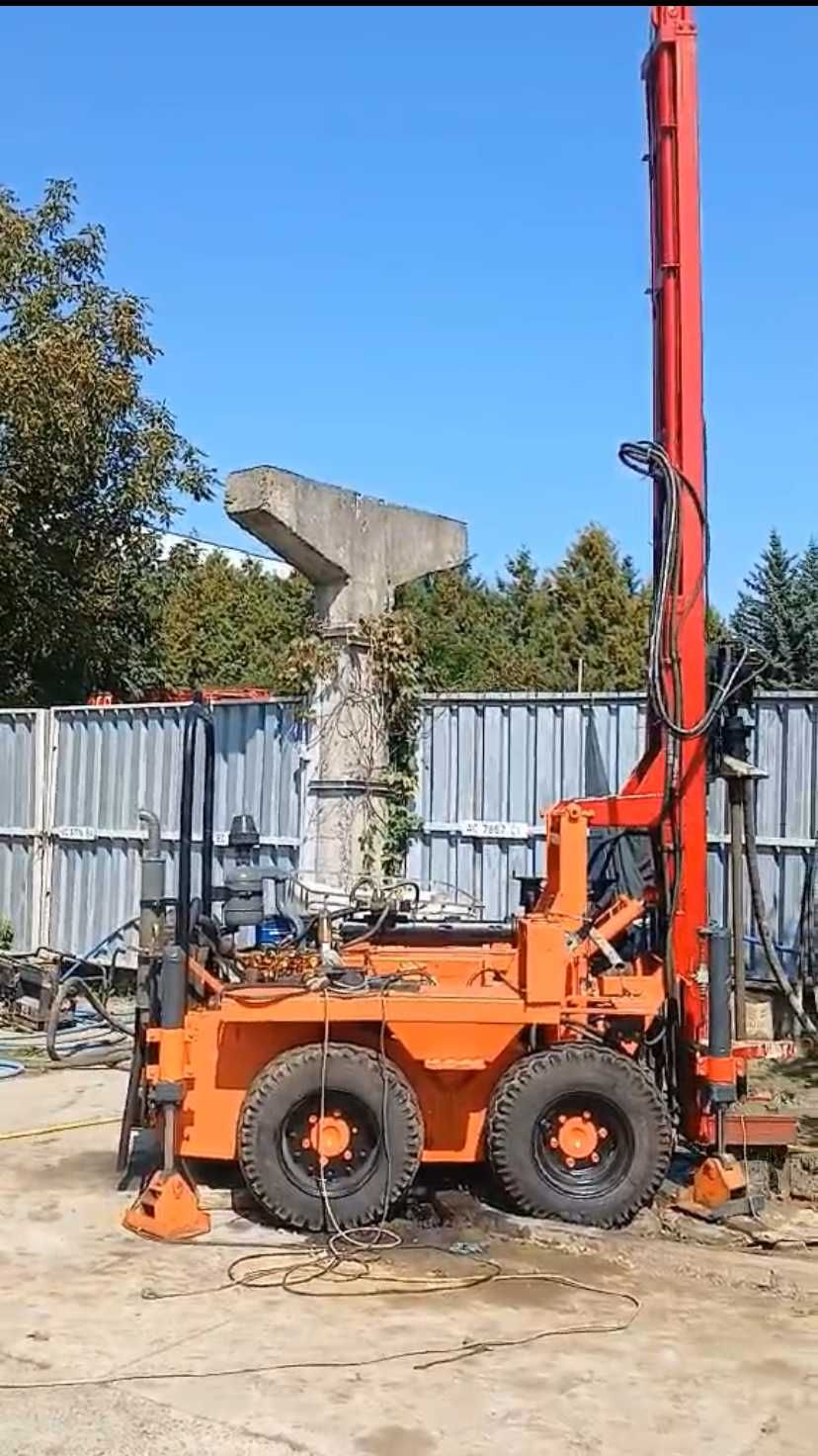 Бурова установка самохідна гідравлічна
