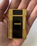 Isqueiro “S.T DUPOND “ Made in France- Vintage (laca preta e ouro lame